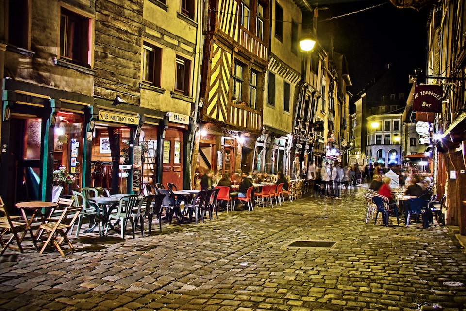 La Rue de la Soif de nuit à Rennes