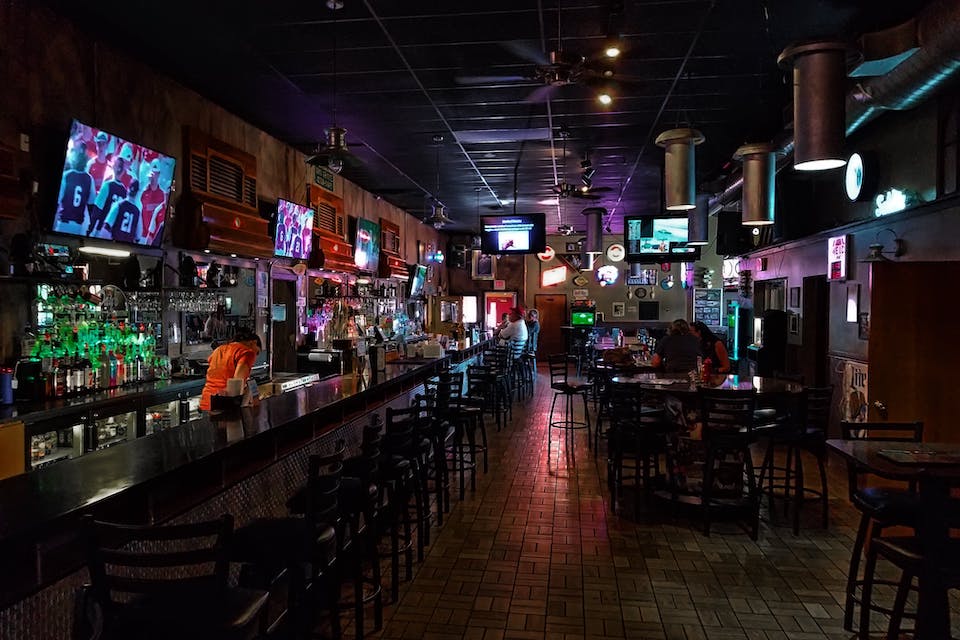 L'intérieur d'un bar